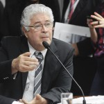 Senador Roberto Requião (PMDB-PR) durante discussão do projeto de lei que altera a gestão dos direitos autorais (PLS 129/12)