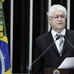 Senador Roberto Requião (PMDB-PR) pede o apoio da Casa a seu projeto de decreto legislativo que anula a proibição de o comerciante estabelecer diferença de preço quando o pagamento é feito com cartão de crédito