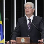 Senador Roberto Requião (PMDB-PR) critica o PT por lançamento do programa de concessões no setor de infraestrutura voltado à iniciativa privada