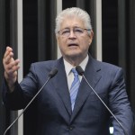 Senador Roberto Requião (PMDB-PR) diz que pretende esclarecer denúncia de que o Executivo teria editado medida provisória para legalizar a operação de portos privados de Santa Catarina com cargas de terceiros