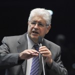 Senador Roberto Requião (PMDB-PR) defende aprovação da Medida Provisória 577/2012, que regulamenta a intervenção da Agência Nacional de Energia Elétrica (Aneel) em empresas com dificuldades para manter o serviço